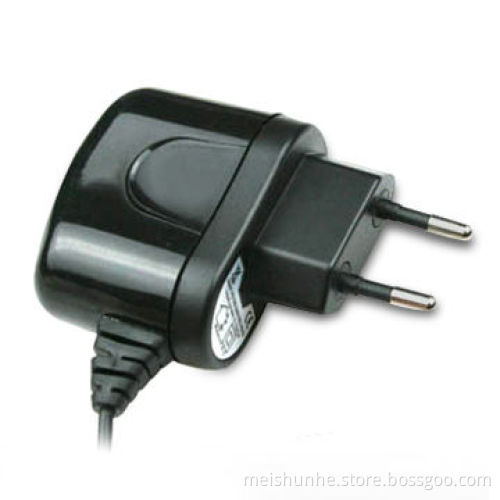 Travel Charger for Apple's iPad, Nokia, Sony Ericsson, LG and Samsung, Measures 80 x 56 x 33mm